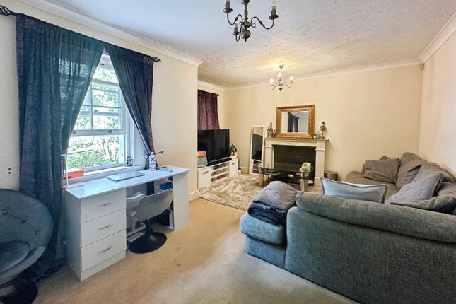 10, Townside Place, Camberley photo 3