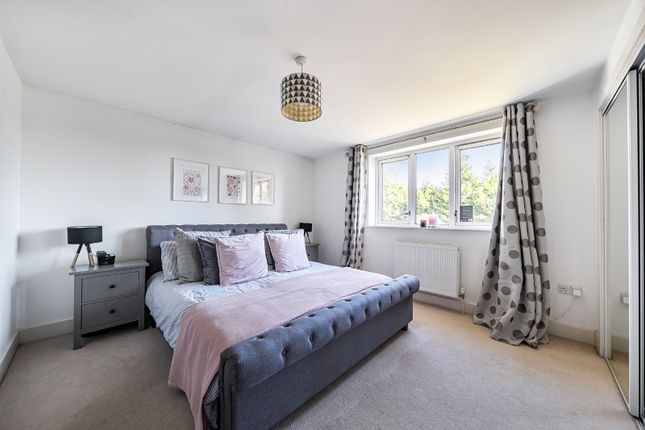 40J,, Upper Hale Road, Surrey- photo 4