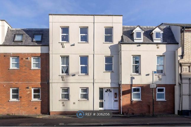Studio flat on Flat, Chelone House High St, Cheltenham, £750/mo