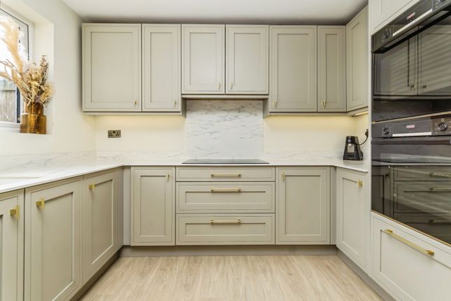 232, Homestead Way, Surrey photo 4