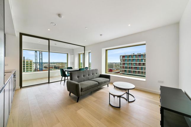 Flat to rent in Deanston Building, Riverscape, London