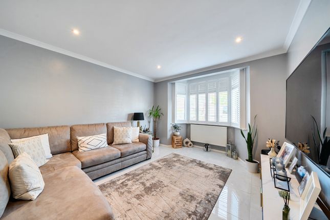 32, Park Drive, Middlesex photo 4