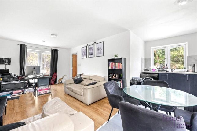 93, Sheffield Drive, Romford photo 3