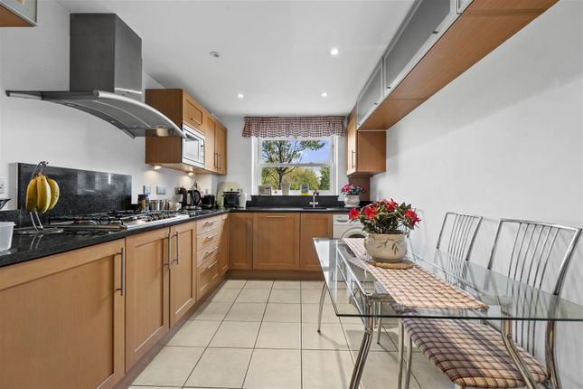 Grosvenor Heights, North Chingford photo 4