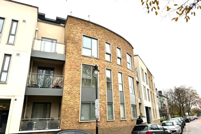 Flat for sale in Scotland Green, London