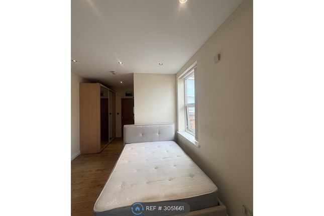 Flat, Fosse Road North, Leicester photo 3