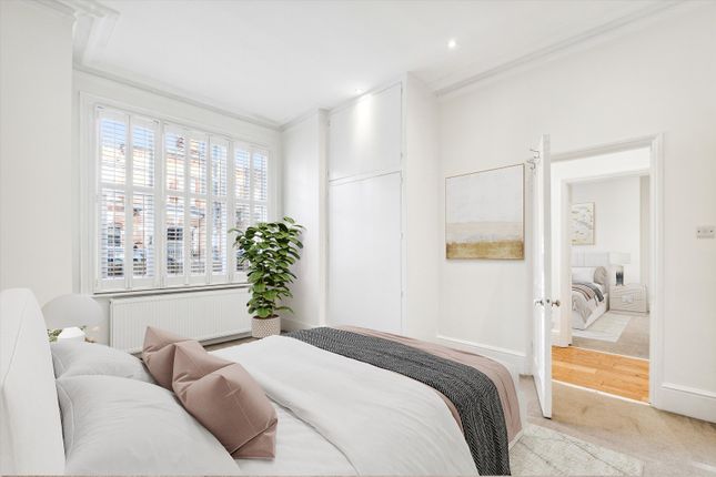 Flat for sale in Foxmore Street, London
