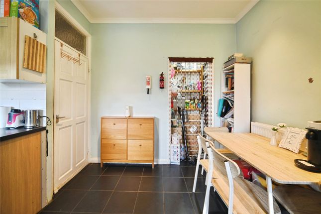 259, Dersingham Avenue, London photo 4