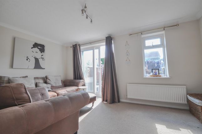 13, Windsor Way, Frimley photo 4