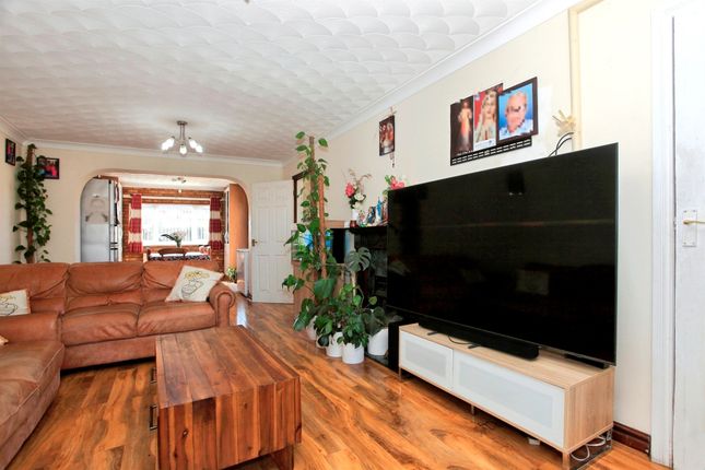 4, Brocklesby Gardens, Peterborough photo 3