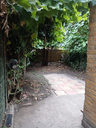 Dongola Road, London photo 4
