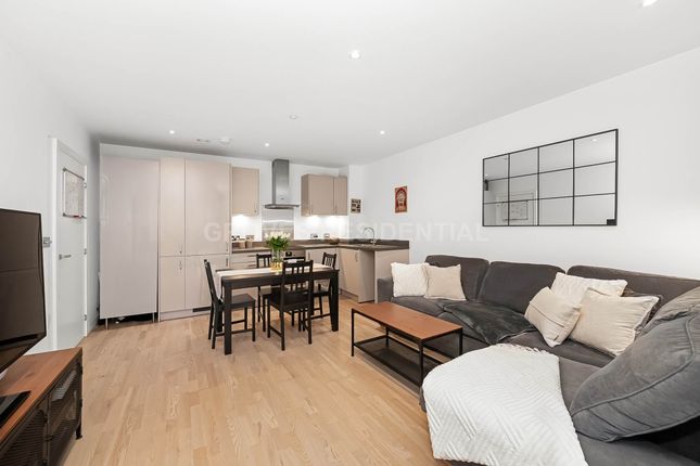 1-bed flat on Flat 16 New Malden House, Blagdon Road, New Malden, £350,000