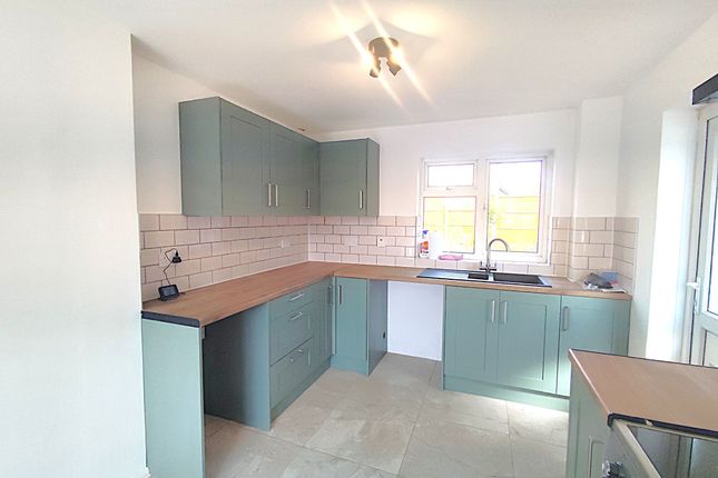 52 Lakeside Drive, Northampton photo 3