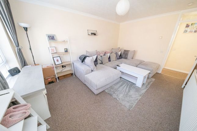 61, Valley Park Drive, Clanfield photo 2