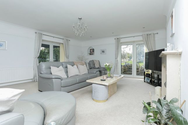 12, Winterstoke Crescent, Kent photo 2