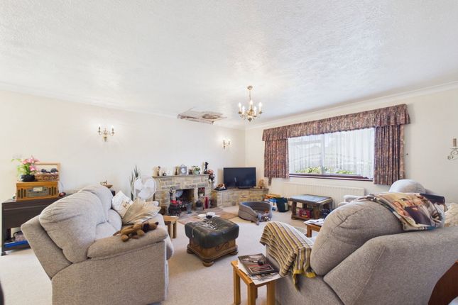15, Burford Close, Worthing photo 2