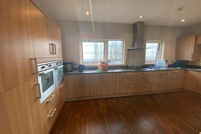 26 Marina Villas, Trawler Road, Swansea photo 4