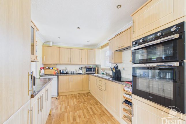 46, Woodland Rise, Lydney photo 4