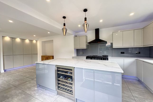 23 Fforest Hill, Neath photo 2
