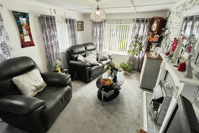 25, Werrington Grove, Peterborough photo 5