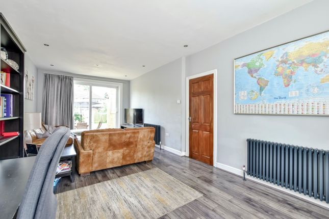 38, Westlea Avenue, Watford photo 3
