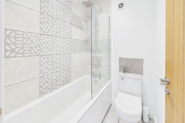 50 Rhyd-y-Cae, Ebbw Vale photo 3