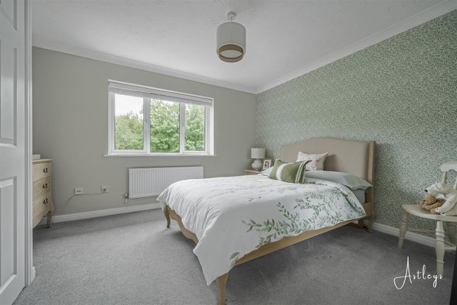 16, Drumfields, Neath photo 4