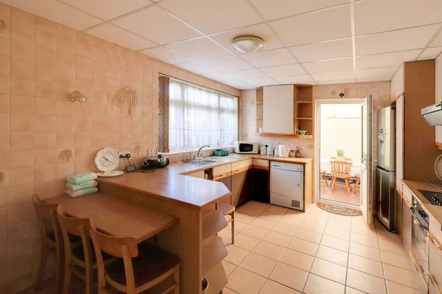 43 Woodmere Avenue, Croydon photo 3