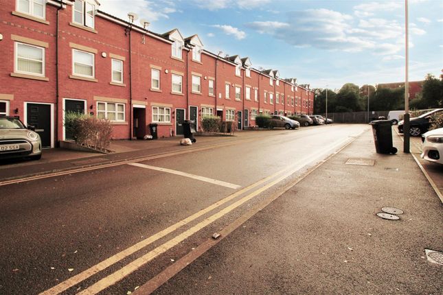 Thumbnail Property to rent in Blue Fox Close, Leicester