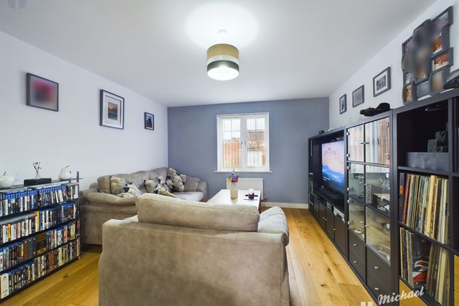 Flat for sale in Elton Close, Aylesbury