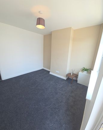 106, Chesterfield Road, North Wingfield photo 2
