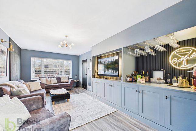 59 Covert Mead, Handcross photo 2