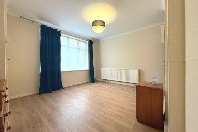 173, Carmelite Road, Harrow photo 4