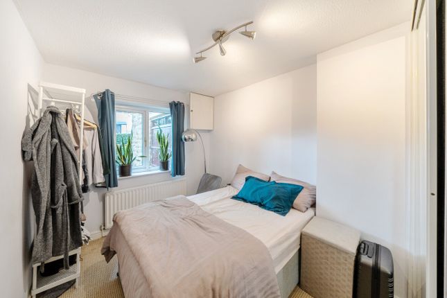 3 Oakhampton Court,, Park Avenue, Leeds photo 4