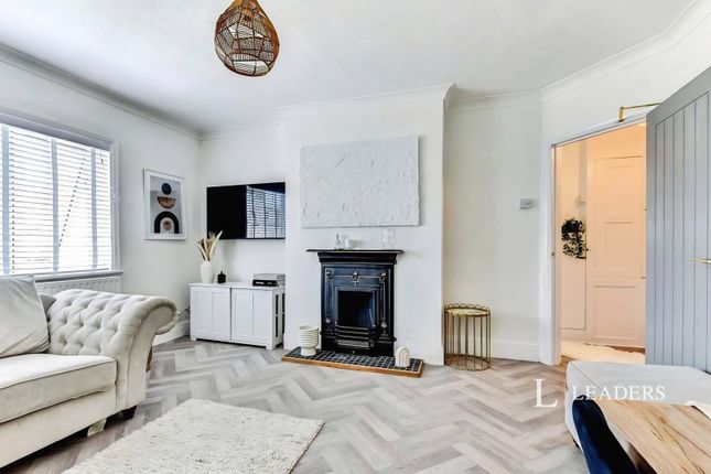 725, Room 4, 9, Stocker Road, West Sussex photo 3