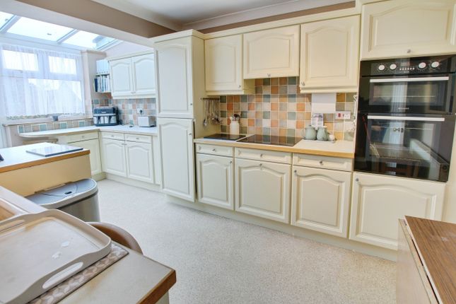 47, Ellingham Avenue, March photo 3