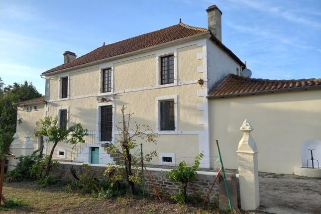 Detached house for sale in Villefagnan, Poitou-Charentes, 16240, France