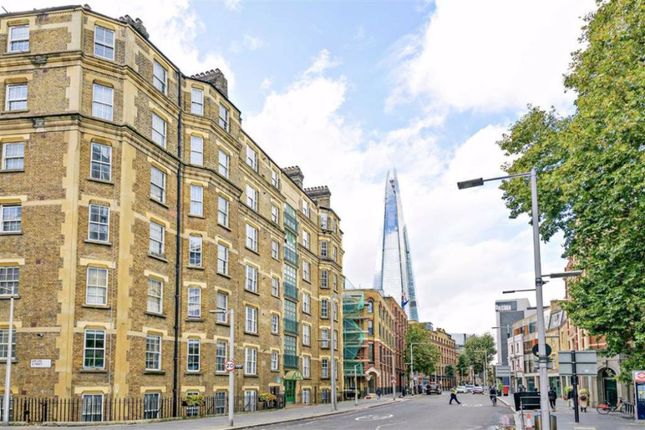 Flat to rent in Tooley Street, London
