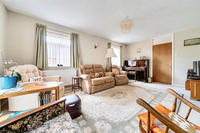 14, Arun Close, Bedford photo 4