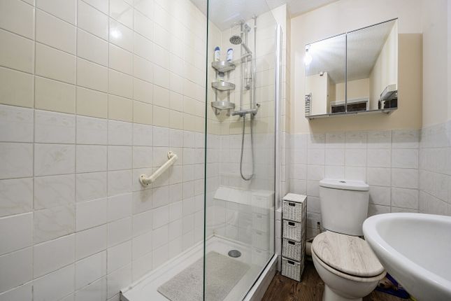 Flat 10, Woodbury Court,, Jouldings Lane, Reading photo 4