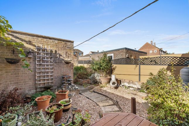 19 Lambert Walk, Thame photo 4