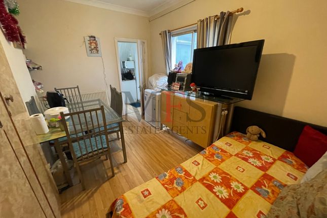 46, Victoria Road, Southall photo 5