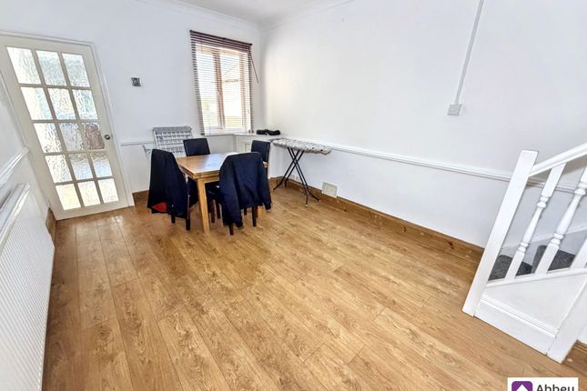8 Chestnut Road, Leicester photo 4