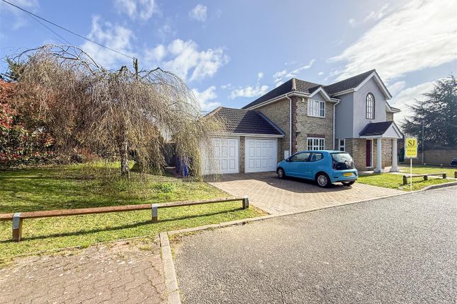 2, Smyatts Close, Southminster photo 2