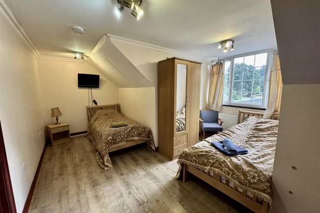 L Shape Bedroom 4