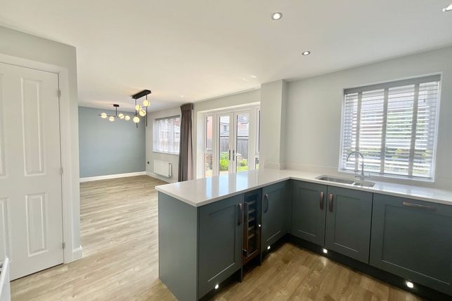 385 Marjoram Walk, Stafford photo 2