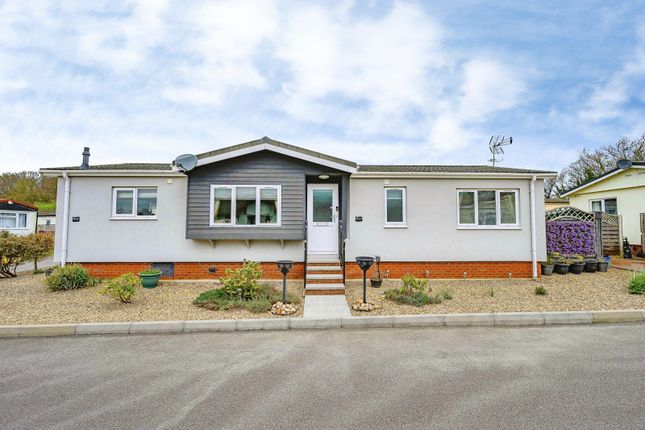 2-bed house on 47, Collins Wood, Caddington, £240,000