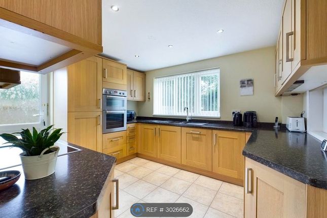 Ormesby Close, Aylesbury photo 3