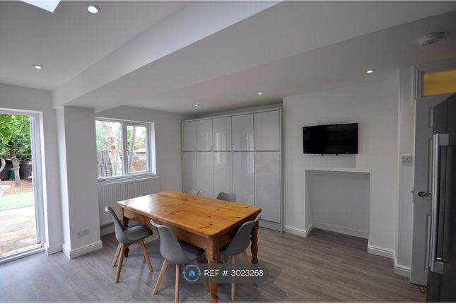 Room   Gloucester Road, Gloucester Road Alstone, Cheltenham photo 3