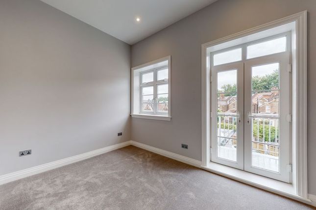 Flat to rent in Brighton Road, Coulsdon